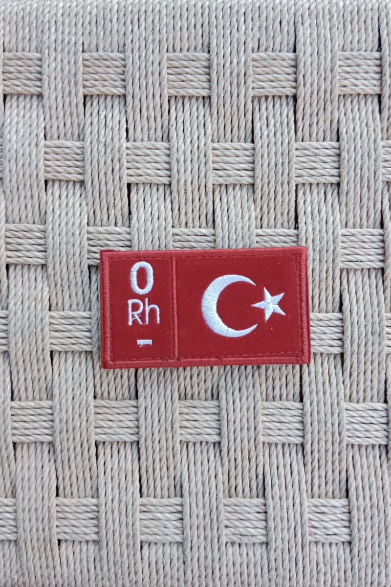 Kırmızı Kadife Zemin Beyaz Nakış işlemeli 0 Rh - Kan Gruplu Arma Patch Peç - Görsel 2