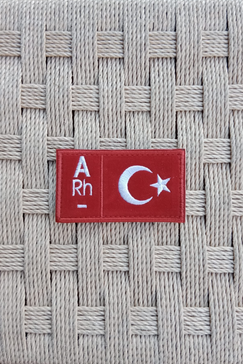 Kırmızı Kadife Zemin Beyaz Nakış işlemeli A Rh - Kan Gruplu Arma Patch Peç - Görsel 2