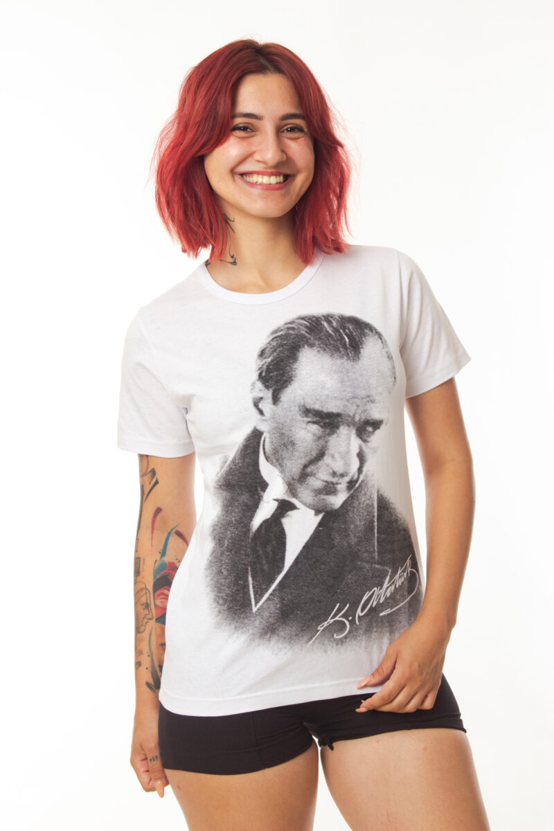 Kısa Kollu Dijital Baskılı Beyaz Siyah Atatürk Resimli imzalı Çocuk T-shirt