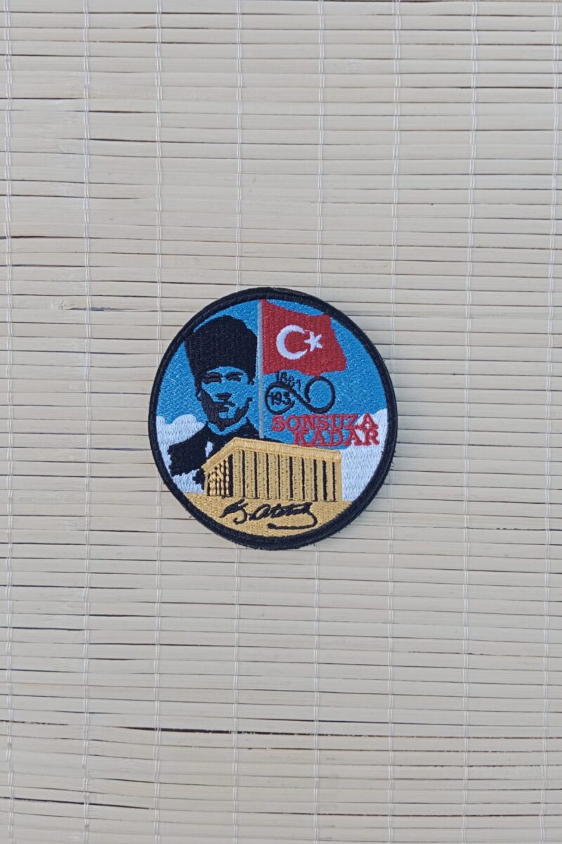 Mustafa Kemal Atatürk Resimli imzalı Sonsuza Kadar Yazılı Anıtkabir Nakış işlemeli Dalgalanan Bayrak Arma Patch Peç - Görsel 3