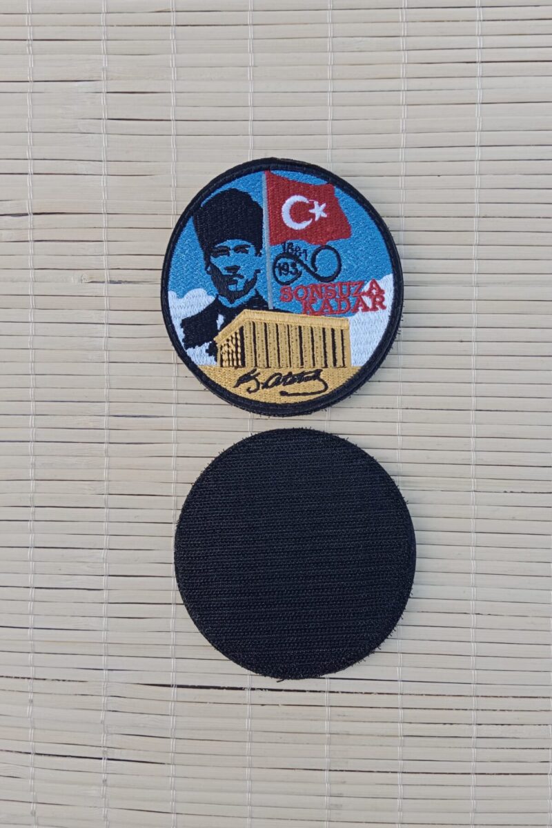 Mustafa Kemal Atatürk Resimli imzalı Sonsuza Kadar Yazılı Anıtkabir Nakış işlemeli Dalgalanan Bayrak Arma Patch Peç