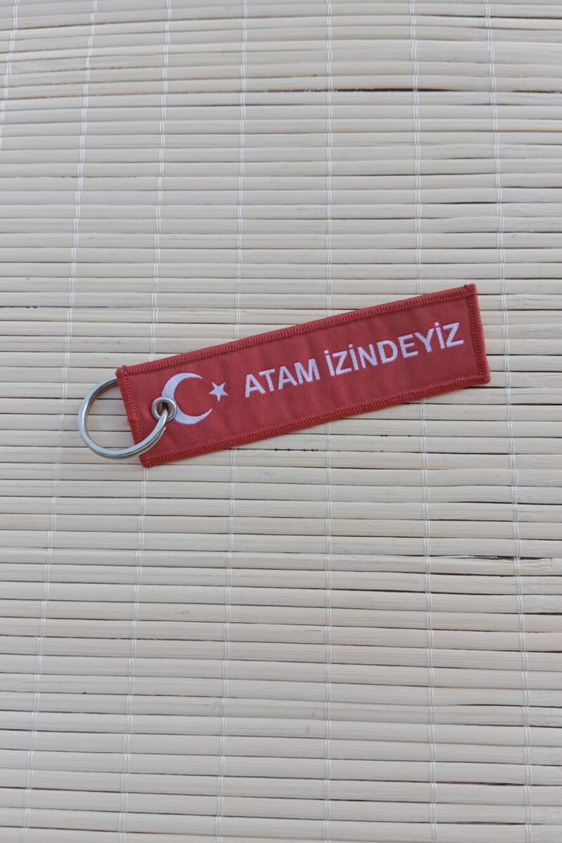 Mustafa Kemal Atatürk imzalı Atam izindeyiz Yazılı Kırmızı Beyaz Nakış işlemeli Bez Anahtarlık