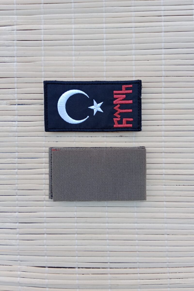 Siyah Zemin Beyaz Kırmızı Nakış işlemeli Eski Türkçe TÜRK Yazılı Arma Patch Peç - Görsel 2